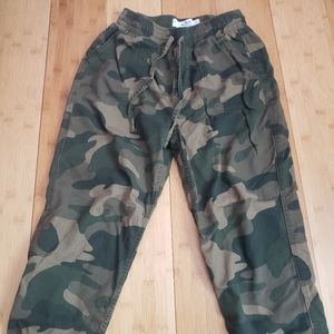 Hollister Ultra High Rise Jogger Size: S Color: Green Camo
